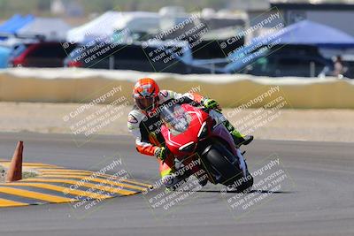 media/Oct-09-2022-SoCal Trackdays (Sun) [[95640aeeb6]]/Turn 2 (1110am)/